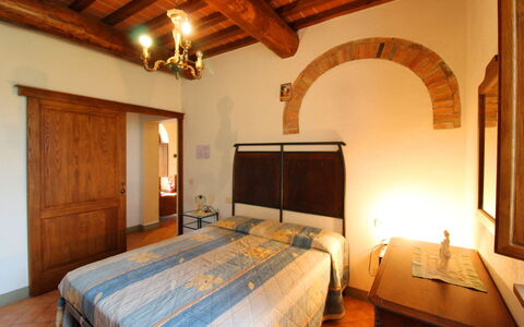 Casa Bella: Habitación, Cama, Habitación, Mueble, Propiedad, Edificio, Sábana, Marco De La Cama, Diseño De Interiores, Lecho