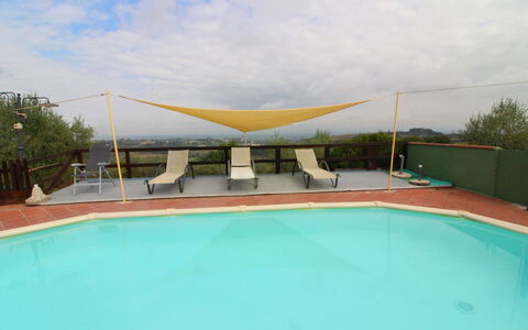 Casa Bella: Cielo, Agua, Nube, Propiedad, Piscina, Azur, Sombra, Planta, Mueble Para Exteriores, Material Compuesto