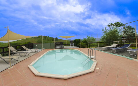 Casa Bella: Piscina, Mueble Para Exteriores, Mueble, Silla, Recurso, Sombra, Paraguas, Sunlounger, Eco Hotel, Centro De Ocio