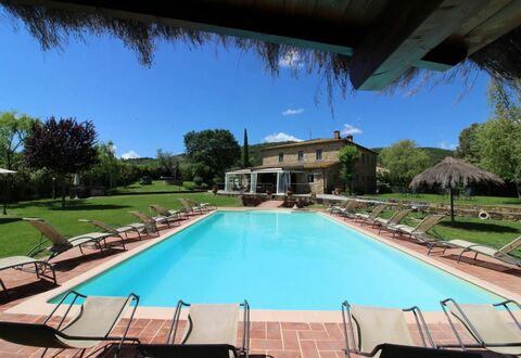 La Quiete: Agua, Planta, Cielo, Propiedad, Piscina, Azur, Sombra, Árbol, Ocio, Material Compuesto