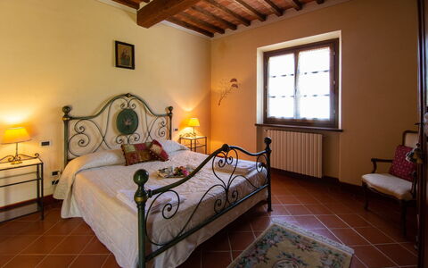 Villa degli Olivi: Habitación, Habitación, Cama, Mueble, Propiedad, Marco De La Cama, Sábana, Diseño De Interiores, Edificio, Casa