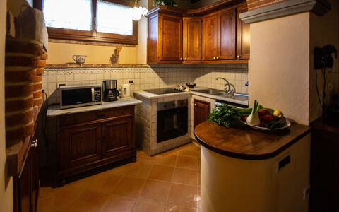 Villa degli Olivi: Mostrador, Habitación, Gabinetes, Propiedad, Cocina, Mueble, Edificio, Suelo, Diseño De Interiores, Casa