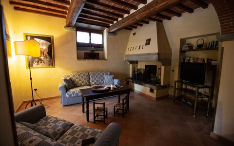 Villa degli Olivi: Habitación, Propiedad, Edificio, Diseño De Interiores, Mueble, Sala, Techo, Casa, Desván, Bienes Raíces