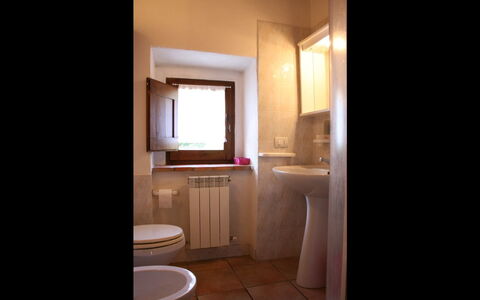 Borgo Antico: Habitación, Baño, Propiedad, Diseño De Interiores, Edificio, Encendiendo, Mueble, Suelo, Casa, Mueble De Baño