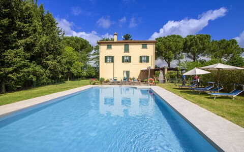 Villa Cantagallo: Piscina, Inmuebles, Jardín, Ocio, Mueble Para Exteriores, Hacienda, Césped, Villa, Yarda, Paisajismo