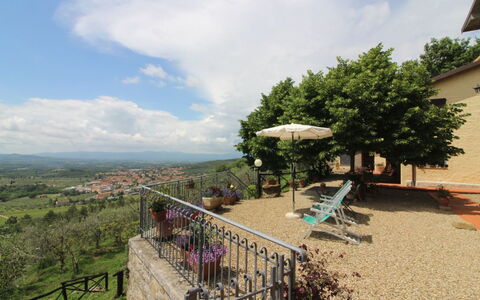 Agriturismo Arcobaleno: Nube, Cielo, Planta, Árbol, Cerca, Edificio, Sombra, El Terreno Del Lote, Ocio, Paisaje