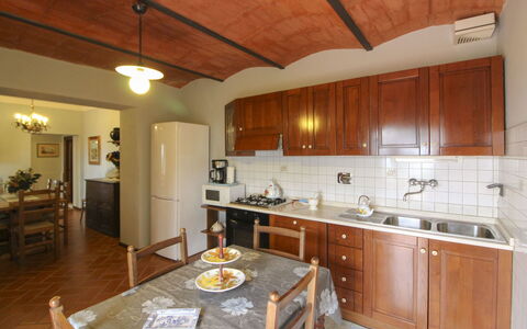 Agriturismo Arcobaleno: Mueble, Diseño De Interiores, Piso, Mostrador, Techo, Madera, Cocina, Suelo, Gabinetes, Aparato De Cocina
