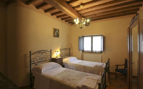 Agriturismo Ca di Vestro: Pared, Diseño De Interiores, Mueble, Habitación, Techo, Cama, Habitación, Suelo, Piso, Encendiendo