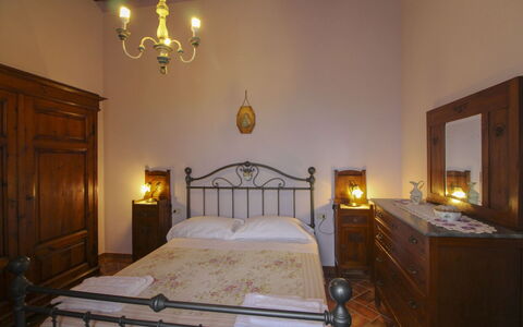 Agriturismo Ca di Vestro: Mueble, Diseño De Interiores, Habitación, Cama, Madera, Piso, Suelo, Techo, Habitación, Cajón