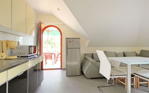 Elisabeta 02: Edificio, Mueble, Mostrador, Aparato De Cocina, Comodidad, Naranja, Gabinetes, Casa, Diseño De Interiores