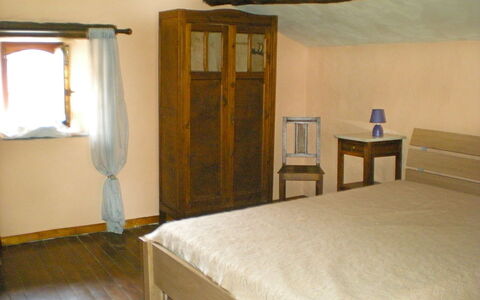 Ma Campagne: Habitación, Cama, Mueble, Habitación, Propiedad, Marco De La Cama, Sábana, Edificio, Suelo, Diseño De Interiores