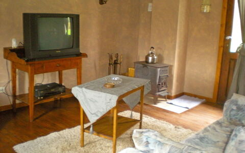 Ma Campagne: Habitación, Mueble, Propiedad, Sala, Mesa, Diseño De Interiores, Suelo, Pared, Edificio, Madera Dura