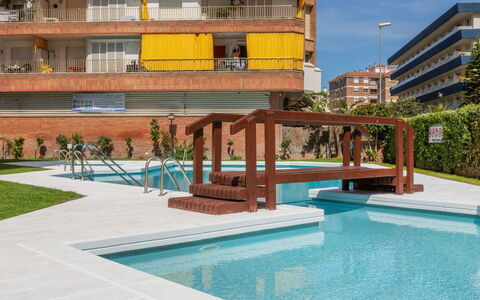 Las Americas: Piscina, Arquitectura, Barrio Residencial, Departamento, Material Compuesto, Condominio, Recurso, Sombra, Manchas De Madera, Eco Hotel