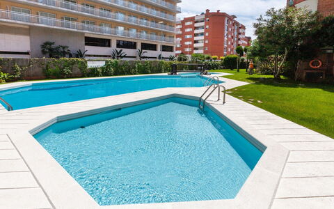 Las Americas: Agua, Edificio, Planta, Tiempo De Día, Propiedad, Piscina, Azur, Verde, Ventana, Árbol