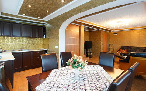Villa Rosso: Mueble, Mesa, Propiedad, Decoración, Diseño De Interiores, Encendiendo, Silla, Arquitectura, Piso, Suelo