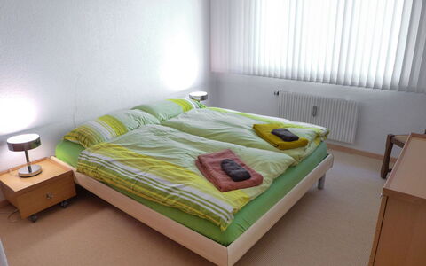 Miremont B7: Edificio, Comodidad, Marco De La Cama, Almohada, Madera, Casa, Suelo, Piso, Cama, Madera Dura