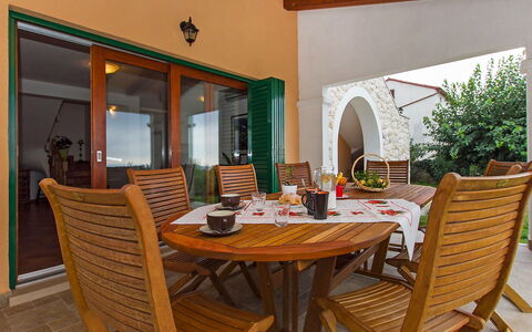 Marina: Propiedad, Mueble, Habitación, Mesa, Cocina Y Comedor Mesa, Edificio, Comedor, Casa, Bienes Raíces, Silla