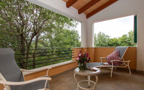 Ana: Propiedad, Mueble, Edificio, Habitación, Casa, Bienes Raíces, Diseño De Interiores, Suelo, Casa, Mesa