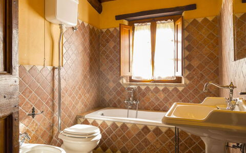 Casa la Primula: Piso, Arreglo De Tubería, Diseño De Interiores, Suelo, Madera, Baño, Grifo, Plomería, Loseta, Lavabo