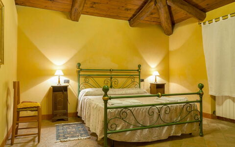 Casa la Primula: Mueble, Diseño De Interiores, Piso, Cama, Suelo, Habitación, Habitación, Linos, Techo, Marco De La Cama