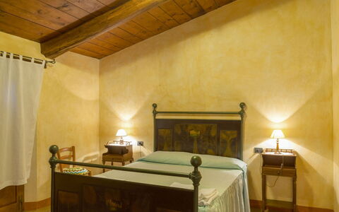 Casa la Primula: Diseño De Interiores, Mueble, Piso, Pared, Suelo, Madera, Techo, Habitación, Cama, Habitación