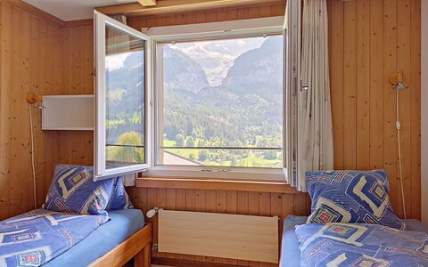 Chalet Almis 5: Mueble, Diseño De Interiores, Techo, Habitación, Manchas De Madera, Barniz, Silla, Cortina, Madera Dura