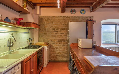 Villa Monteloro: Mostrador, Habitación, Propiedad, Mueble, Cocina, Gabinetes, Edificio, Suelo, Diseño De Interiores, Lavabo