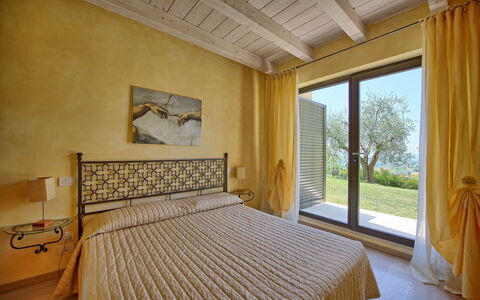 Casa Lucia: Habitación, Habitación, Propiedad, Cama, Mueble, Techo, Diseño De Interiores, Lecho, Sábana, Marco De La Cama