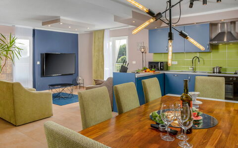 Villa Puntizela: Mueble, Propiedad, Mesa, Sofá, Planta De Casa, Madera, Diseño De Interiores, Encendiendo, Piso, Sala