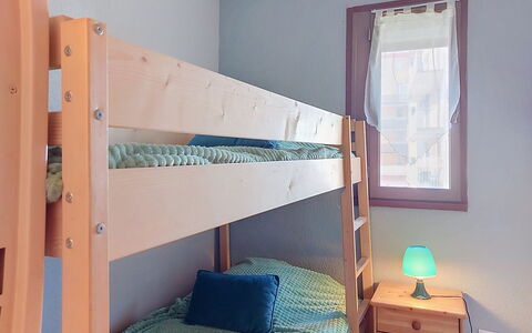 Le Méditerranée: Cama, Habitación, Litera, Mueble, Madera, Lecho, Sábana, Diseño De Interiores, Textil, Suelo
