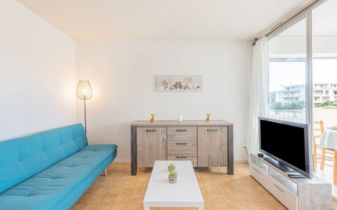 Le Méditerranée: Mueble, Propiedad, Gabinetes, Comodidad, Madera, Cajón, Casa, Diseño De Interiores, Piso, Edificio