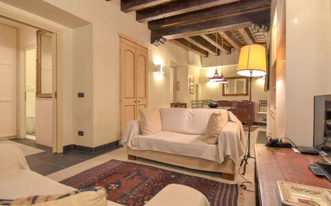 Sotoportego Venier: Habitación, Propiedad, Mueble, Edificio, Diseño De Interiores, Techo, Suite, Suelo, Habitación, Bienes Raíces