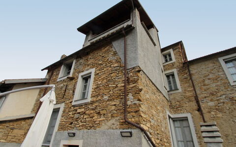 Marina di Andora 400: Cielo, Ventana, Edificio, Madera, Casa, Ladrillo, Fachada, Techo, Enladrillado
