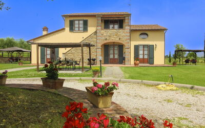 Podere Marcigliano: Jardín, Cabaña, Casa De Campo, Sombra, Paisajismo, Inmuebles, Yarda, Patio Interior, Pared De Piedra, Hacienda