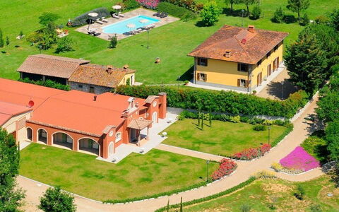 Podere Sant'angelo: Propiedad, Casa, Área Rural, Edificio, Inmuebles, Casa, Fotografía Aérea, Paisaje, Bienes Raíces, Granja