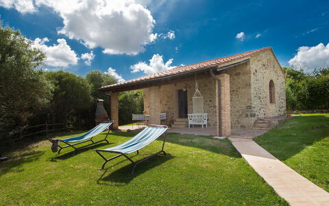 Sweet Maremma: Propiedad, Cielo, Casa, Bienes Raíces, Casa, Arquitectura, Inmuebles, Hierba, Nube, Edificio