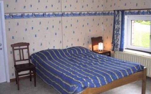 Vielsalm: Habitación, Cama, Mueble, Habitación, Propiedad, Sábana, Marco De La Cama, Pared, Colchón, Suelo