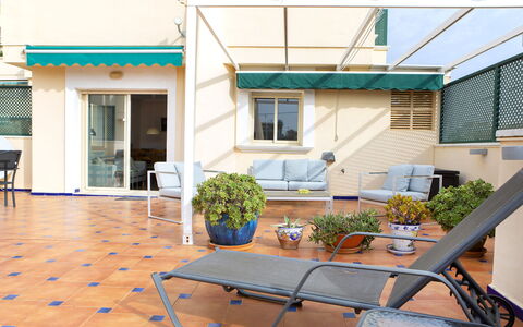 Medina del Sol i: Propiedad, Planta, Edificio, Ventana, Azur, Maceta, Sombra, Arquitectura, Mueble Para Exteriores, Diseño De Interiores