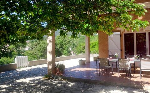 Roumagnac: Planta, Edificio, Sombra, Superficie De La Carretera, Árbol, Silla, Ventana, Barrio Residencial, Bienes Raíces, Paisaje