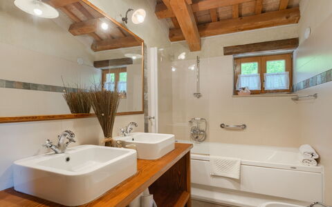 Gelci: Arreglo De Tubería, Baño, Diseño De Interiores, Lavabo Del Baño, Lavabo, Piso, Madera, Grifo, Techo, Suelo