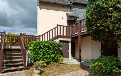 Cabourg 40: Edificio, Barrio Residencial, Casa, Casa, Techo, Barrio, Asentamientos Humanos, Suburbio, Diseño Urbano, Inmuebles