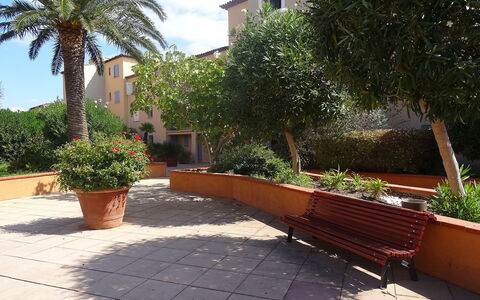 L'Annonciade: Arbusto, Barrio Residencial, Jardín, Sombra, Hacienda, Paisajismo, Yarda, Pasarela, Patio