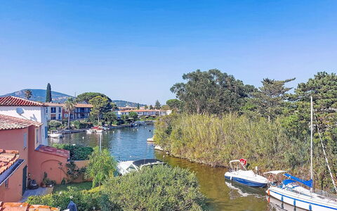 L'Annonciade: Barco, Agua, Cuerpo De Agua, Watercraft, Camino Acuático, Canal, Barcos Y Canotaje - Efectos Y Equipo, Reflexión, Centro De Deportes Acuáticos, Lago