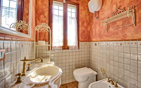 Casa Cipressi: Baño, Propiedad, Habitación, Loseta, Diseño De Interiores, Edificio, Pared, Casa, Bienes Raíces, Casa