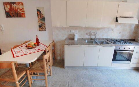 Bibione 360: Fregadero, Gabinetes, Propiedad, Mueble, Lavabo, Marco, Mesa, Mostrador, Diseño De Interiores, Edificio