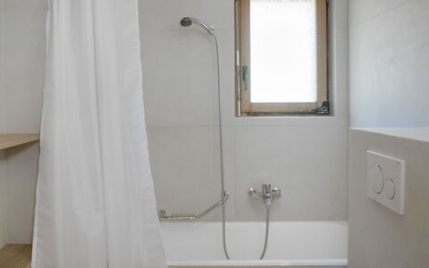 Verbier 390: Pared, Baño, Piso, Suelo, Arreglo De Tubería, Diseño De Interiores, Plomería, Habitación, Ducha, Cortina