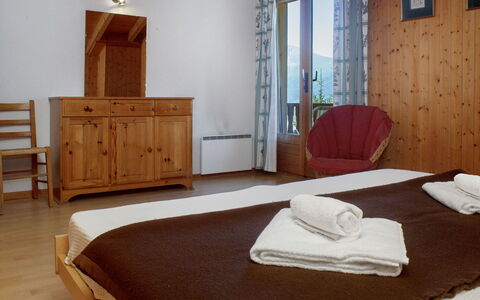 Verbier 390: Mueble, Diseño De Interiores, Madera, Suelo, Piso, Habitación, Techo, Cama, Habitación, Mesa