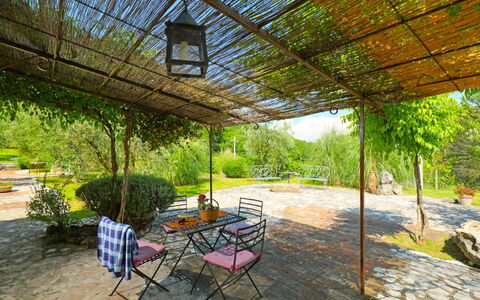 Nest: Propiedad, Bienes Raíces, Edificio, Yarda, Casa, Patio Interior, Patio, Ocio, Sombra, Jardín