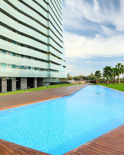 Diagonal Mar: Piscina, Propiedad, Condominio, Edificio, Bienes Raíces, Arquitectura, Ocio, Recurso, Cielo, Departamento