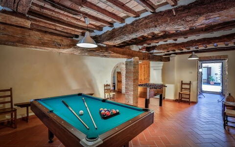 Cerretalta: Sala De Billar, Mesa De Billar, Habitación, Salón De Recreo, Juegos, Piscina, Propiedad, Juegos Y Deportes De Interior, Mueble, Billar Inglés